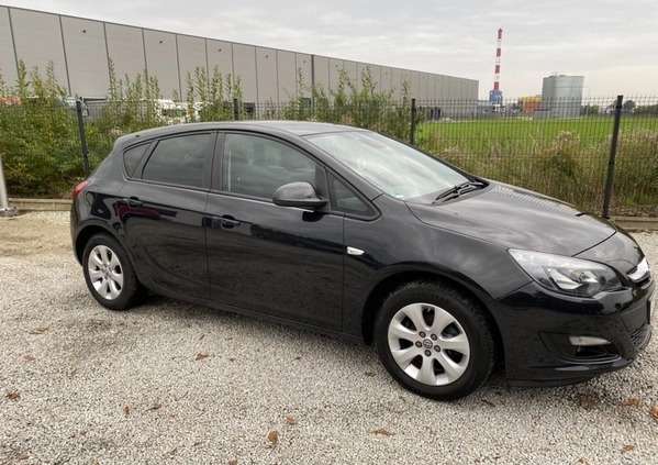 Opel Astra cena 37999 przebieg: 173000, rok produkcji 2015 z Rumia małe 667